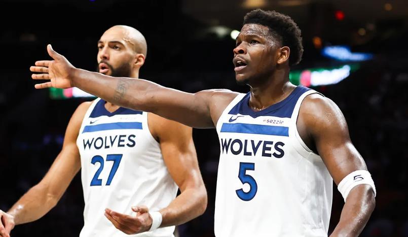 开云官网-全靠杜兰特!半场火箭53-55森林狼,谢泼德11分2助攻!