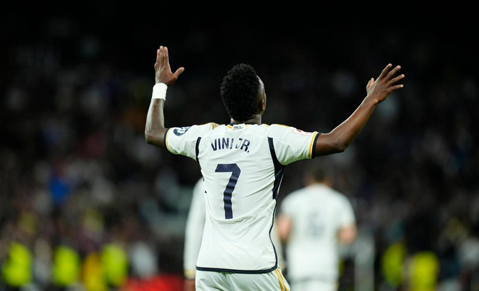 开云APP-1球3助+全场最佳！维尼修斯击碎质疑，伯纳乌从嘘声变掌声|皇马|阿韦洛亚|基利安·姆巴佩|欧冠|维尼修斯-西尔维斯特雷_新浪体育_新浪新闻