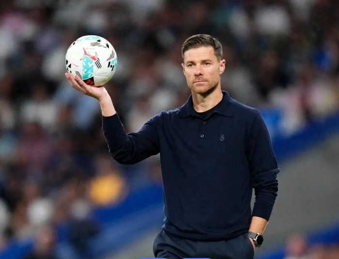 kaiyun-排队给阿隆索道歉！皇马换帅宣告失败！联赛崩盘，更衣室闹内讧|哈维·阿隆索|阿韦洛亚|圣地亚哥-伯纳乌足球场|本菲卡足球俱乐部|哈维-阿隆索_新浪体育_新浪新闻